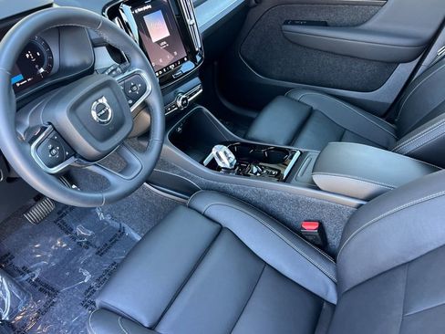 Used 2024 Volvo XC40 B5 Plus w/ Protection Package Premier image 9