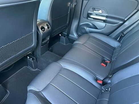 Used 2025 Mercedes-Benz GLA 250 4MATIC image 15