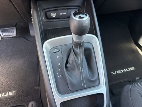 Used 2024 Hyundai Venue SE FWD image 8