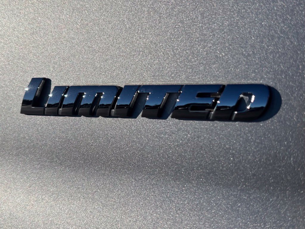 Used 2015 Toyota Tundra Limited w/ Limited Premium Package AWD/4WD image 15