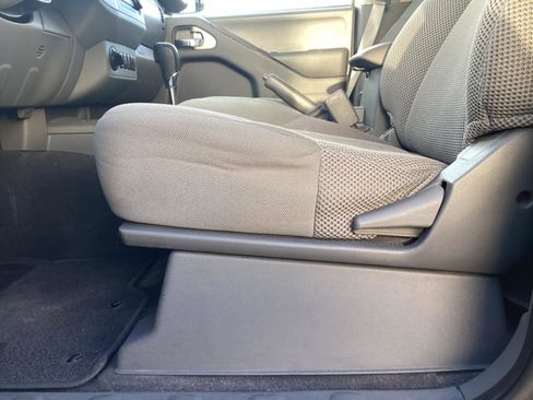 Used 2021 Nissan Frontier SV w/ Midnight Edition Floor Mats image 19