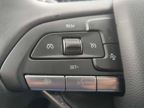 Used 2025 Cadillac XT6 Luxury image 15