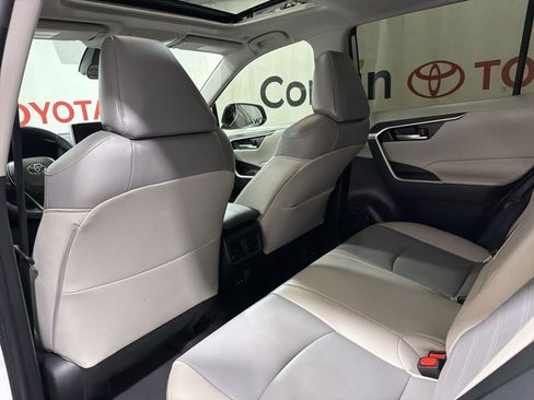 Used 2023 Toyota RAV4 XLE Premium image 19