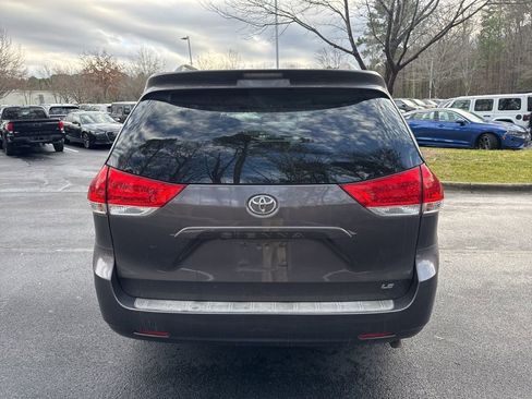 Used 2014 Toyota Sienna LE image 15