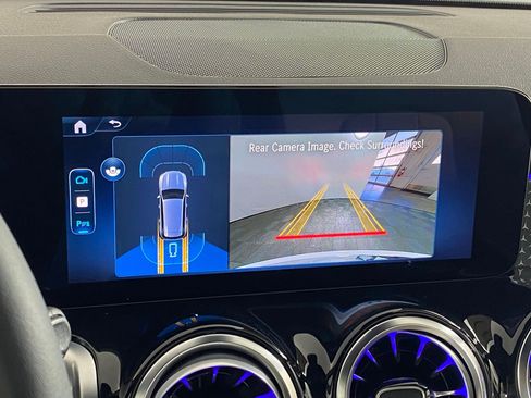 New 2025 Mercedes-Benz GLB 250 4MATIC image 30