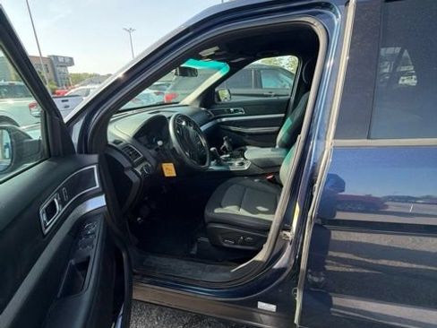 Used 2017 Ford Explorer XLT AWD/4WD image 8
