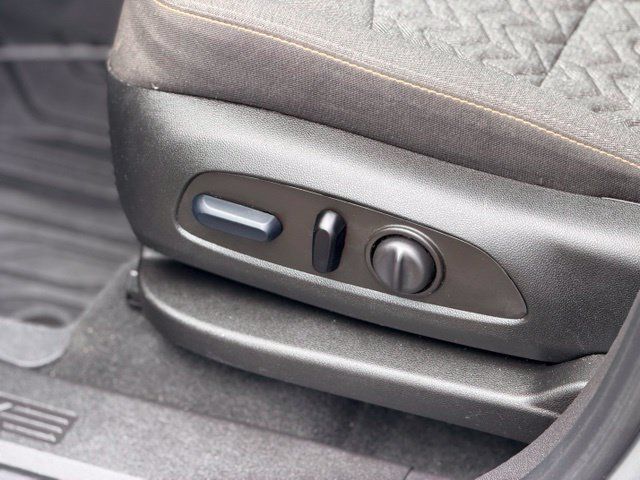 Used 2024 Chevrolet Equinox LT w/ LPO, Floor Liner Package FWD image 8