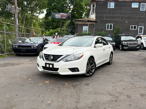 Used 2018 Nissan Altima 2.5 SR w/ SR Special Edition FWD image 3