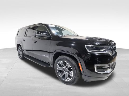 Used 2024 Jeep Wagoneer L Series II w/ Flexible Seating Group AWD/4WD image 6