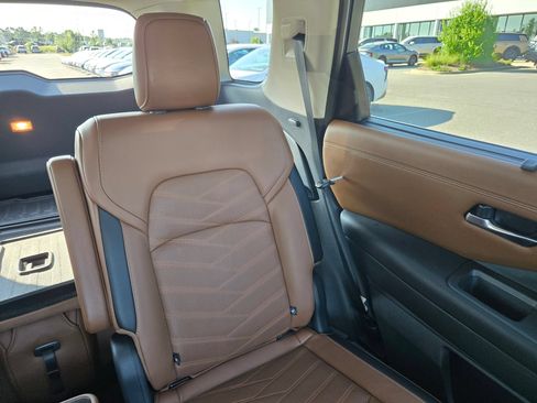 Used 2024 Nissan Pathfinder Platinum FWD image 14