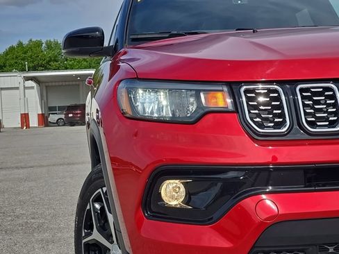 Used 2024 Jeep Compass Limited AWD/4WD image 9