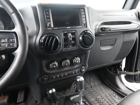 Used 2016 Jeep Wrangler Unlimited Sahara AWD/4WD image 13