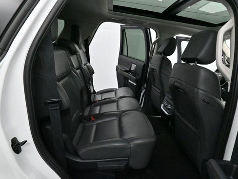 Used 2025 Ford Expedition Active AWD/4WD image 36