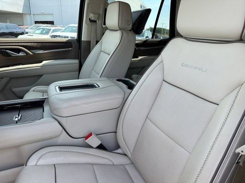 Used 2023 GMC Yukon Denali w/ Denali Reserve Package AWD/4WD image 20