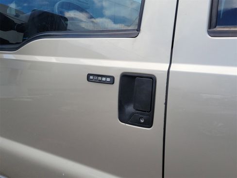 Used 2008 Ford F250 Lariat image 9