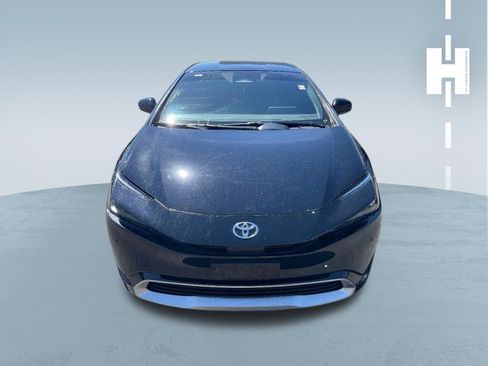 Used 2025 Toyota Prius Plug-In Hybrid image 3