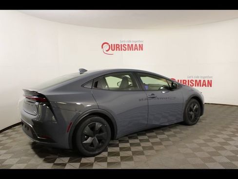 Used 2025 Toyota Prius LE FWD image 7