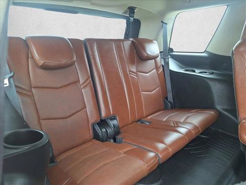 Used 2019 Cadillac Escalade Premium Luxury image 18
