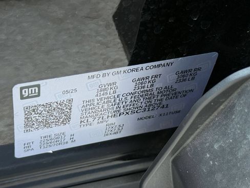 Used 2025 Chevrolet Trax LT FWD image 24