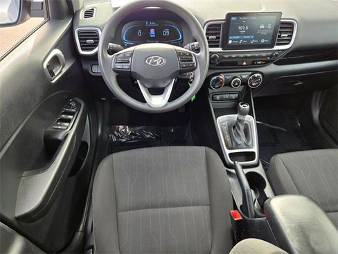 Used 2024 Hyundai Venue SE image 15