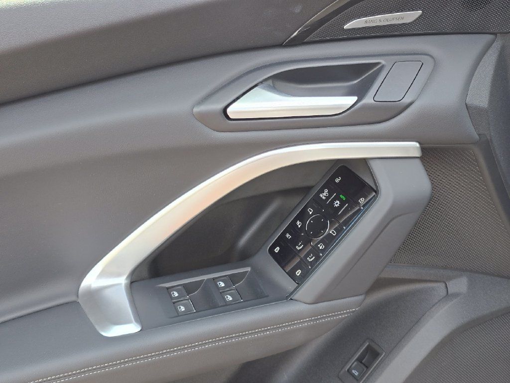 Used 2025 Audi Q5 Premium Plus AWD/4WD image 39