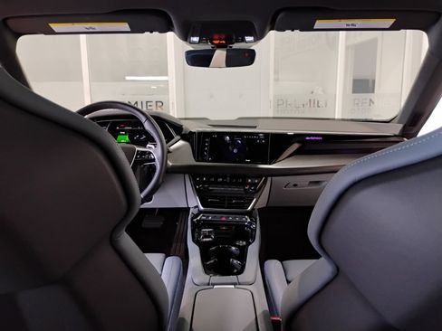 Used 2022 Audi e-tron GT Prestige w/ Prestige Package image 17