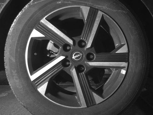 Used 2025 Nissan Sentra SV FWD image 15