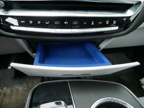Used 2024 Cadillac Lyriq Luxury w/ LPO, Floor Liner Package AWD/4WD image 32