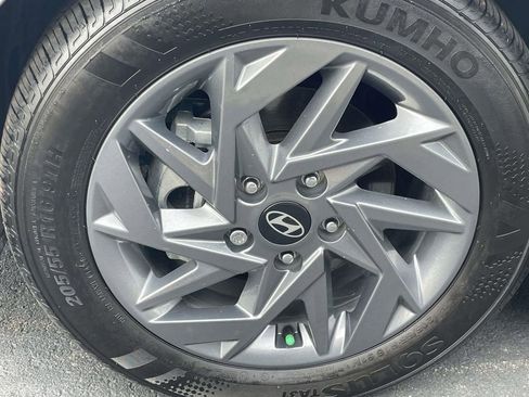 Used 2024 Hyundai Elantra Blue image 11