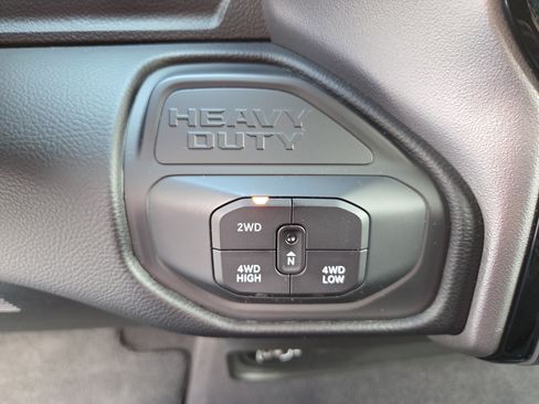 Certified 2025 RAM 2500 Big Horn AWD/4WD image 27