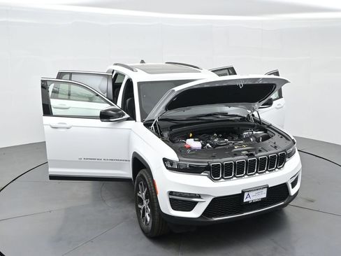 New 2025 Jeep Grand Cherokee Limited image 36