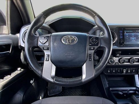 Used 2018 Toyota Tacoma TRD Off-Road w/ Technology Package AWD/4WD image 6