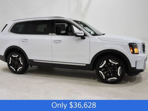 New 2025 Kia Telluride S image 3