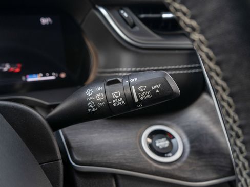 Used 2022 Jeep Grand Cherokee L Limited AWD/4WD image 29