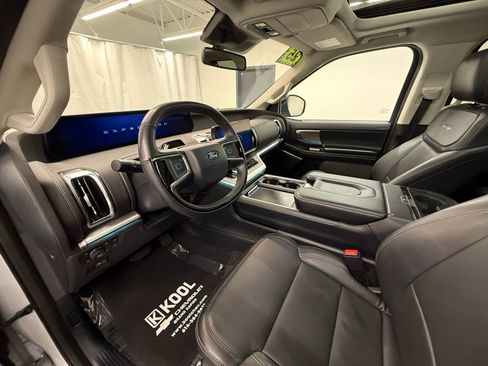 Used 2025 Ford Expedition Platinum AWD/4WD image 11