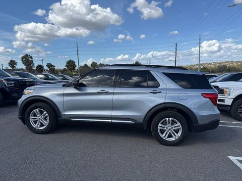 Used 2024 Ford Explorer XLT image 4
