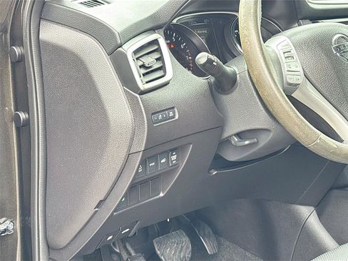 Used 2015 Nissan Rogue SL image 10