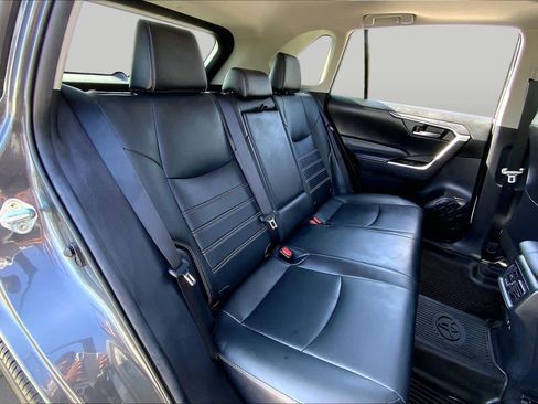 Used 2021 Toyota RAV4 XLE Premium FWD image 19