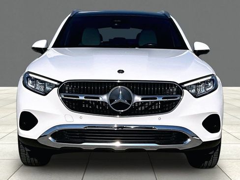 Used 2024 Mercedes-Benz GLC 300 4MATIC image 3