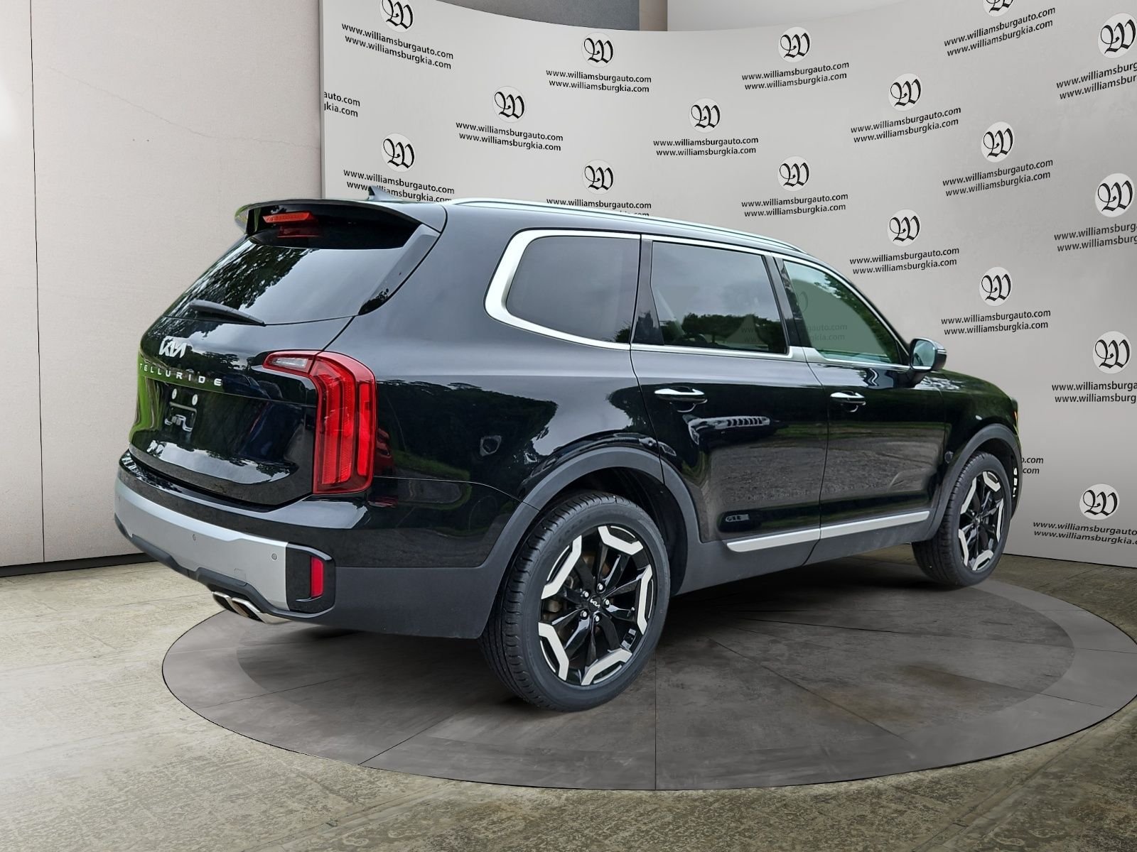 Used 2023 Kia Telluride S FWD image 5
