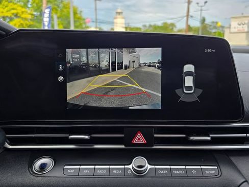 Used 2023 Hyundai Elantra Limited w/ Preferred Accessory Package FWD image 22