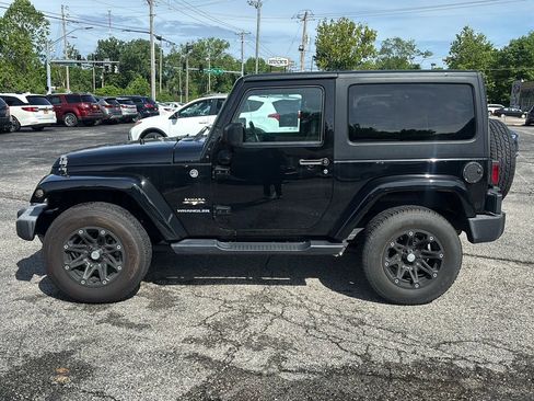 Used 2016 Jeep Wrangler Sahara w/ Connectivity Group AWD/4WD image 2