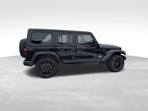 Used 2023 Jeep Wrangler Unlimited Sahara image 11