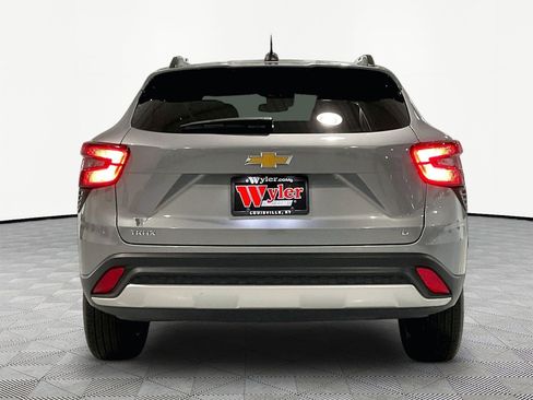 Used 2025 Chevrolet Trax LT FWD image 5