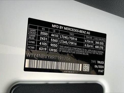 Used 2024 Mercedes-Benz Sprinter 2500 image 47