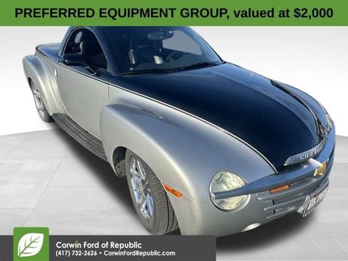 Used 2005 Chevrolet SSR w/ Preferred Equipment Group image 1