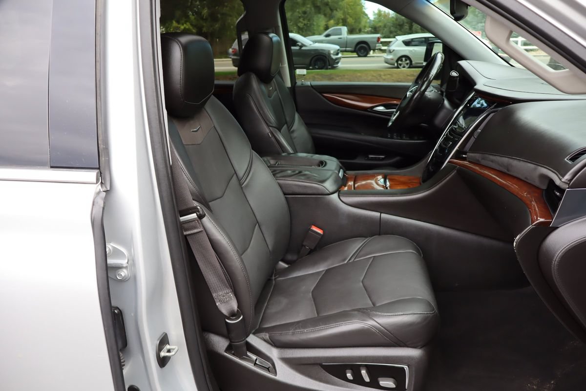 Used 2016 Cadillac Escalade Luxury AWD/4WD image 23