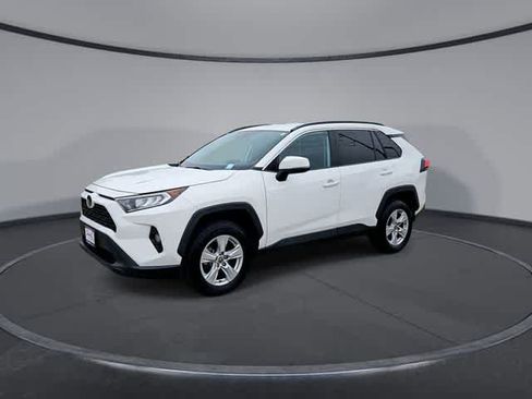 Used 2021 Toyota RAV4 XLE AWD/4WD image 4