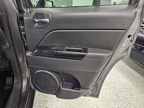 Used 2015 Jeep Patriot High Altitude AWD/4WD image 30