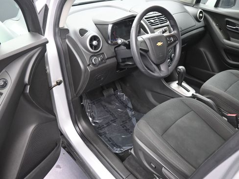 Used 2016 Chevrolet Trax LS image 12
